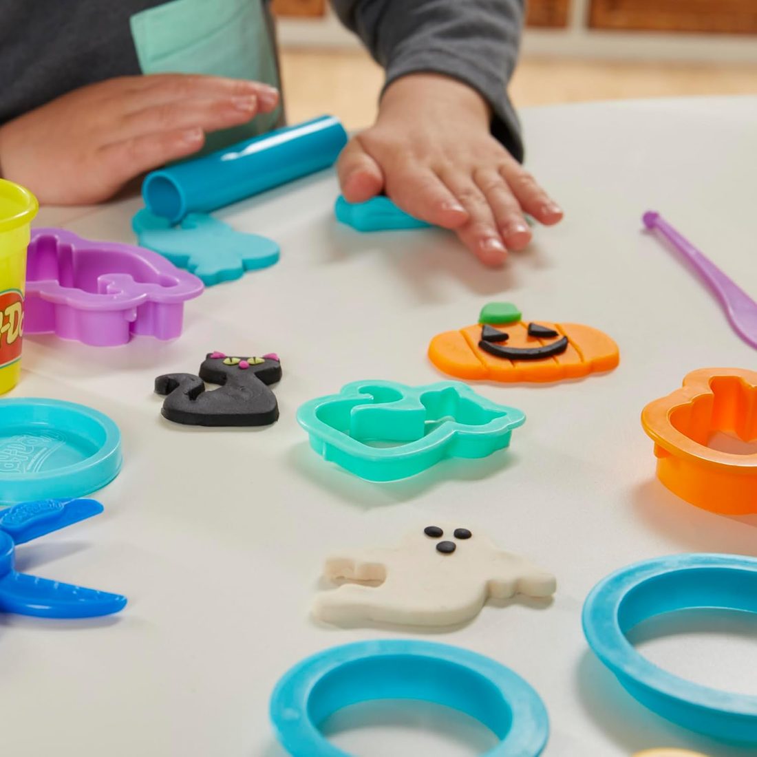 Play-Doh Holiday Set of Tools with 10 Cans, view 3