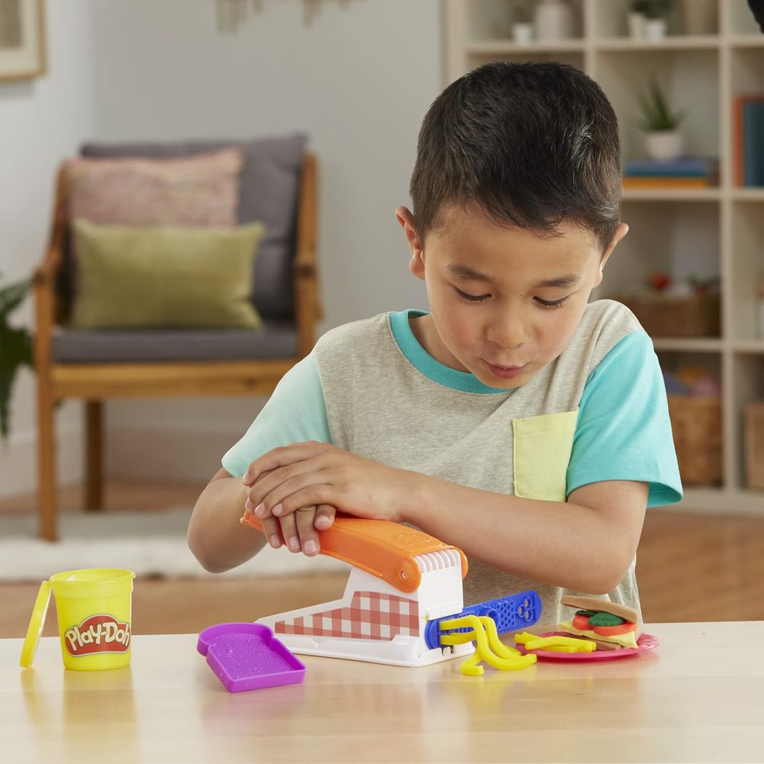 Play-Doh Kitchen Creations Fun Factory Playset, view 4