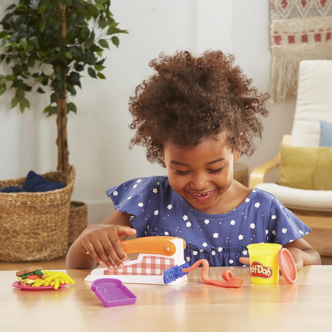 Play-Doh Kitchen Creations Fun Factory Playset, view 6