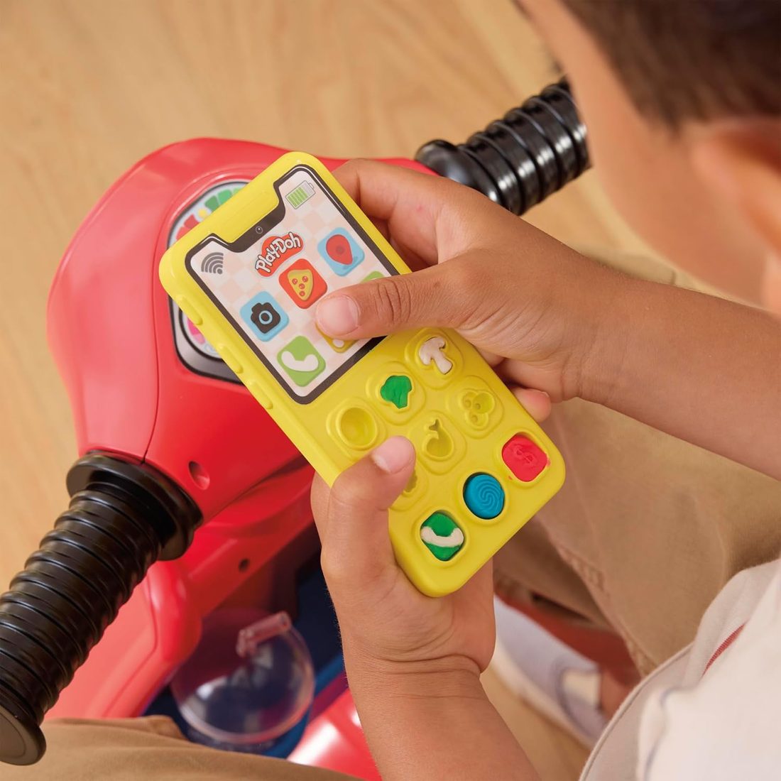 Play-Doh Pizza Delivery Scooter Ride-On Playset, view 3