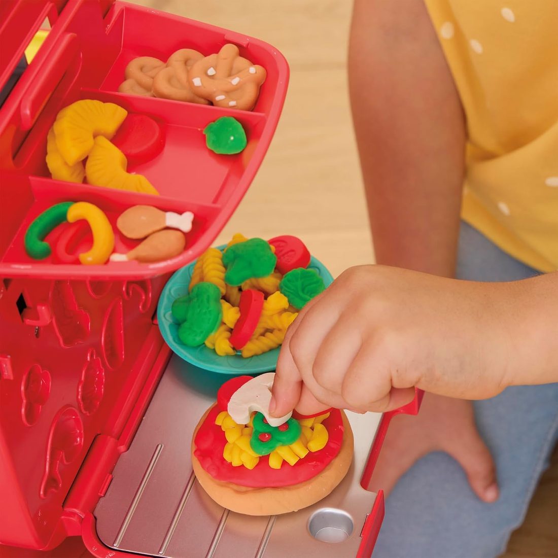 Play-Doh Pizza Delivery Scooter Ride-On Playset, view 4